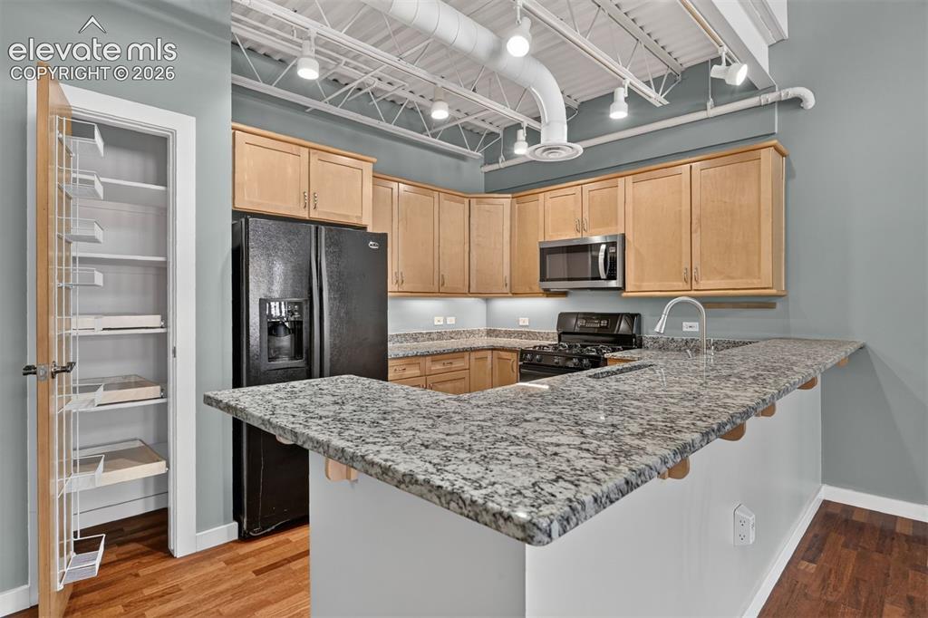 Image 8 of 43: Kitchen
