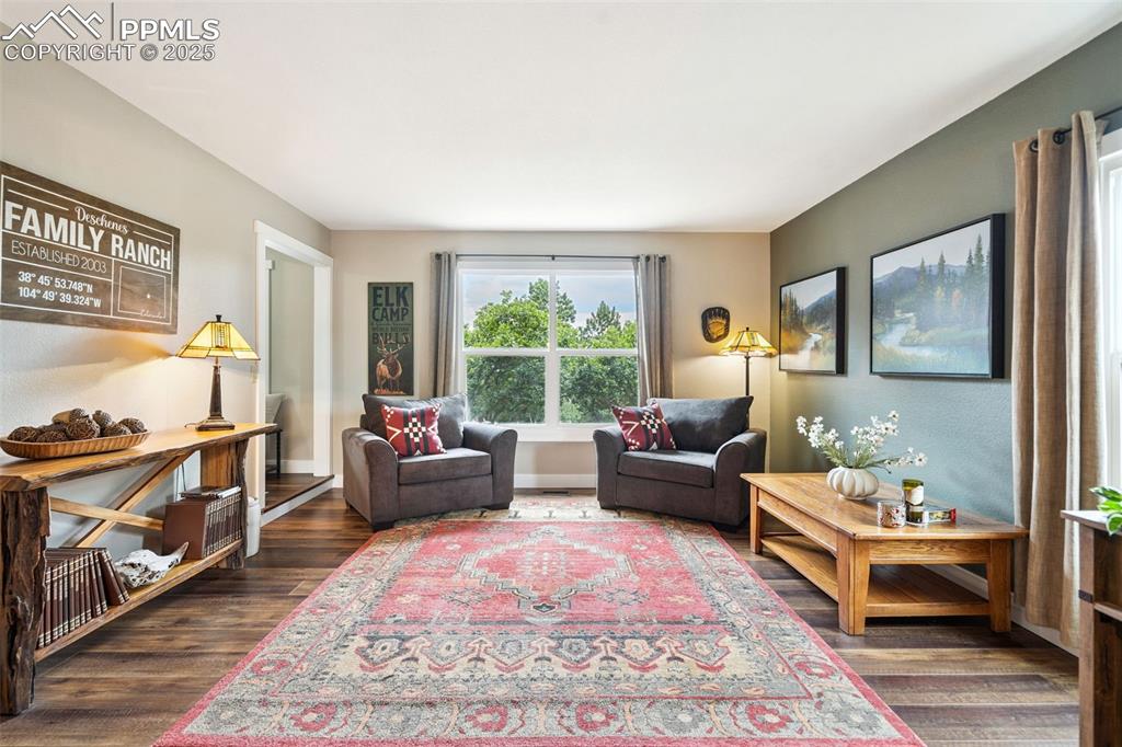 Image 14 of 49: Living Room
