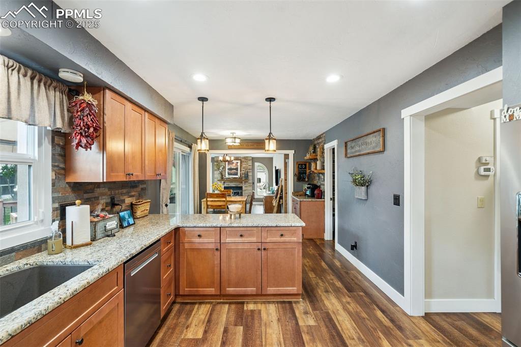 Image 18 of 49: Kitchen