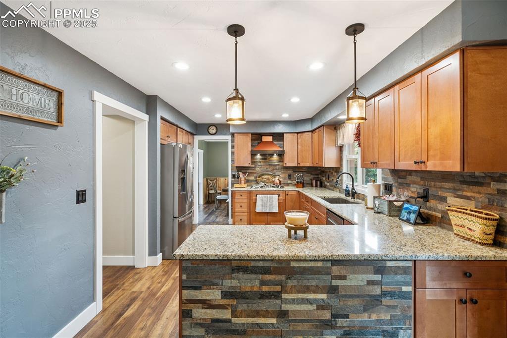 Image 20 of 49: Kitchen