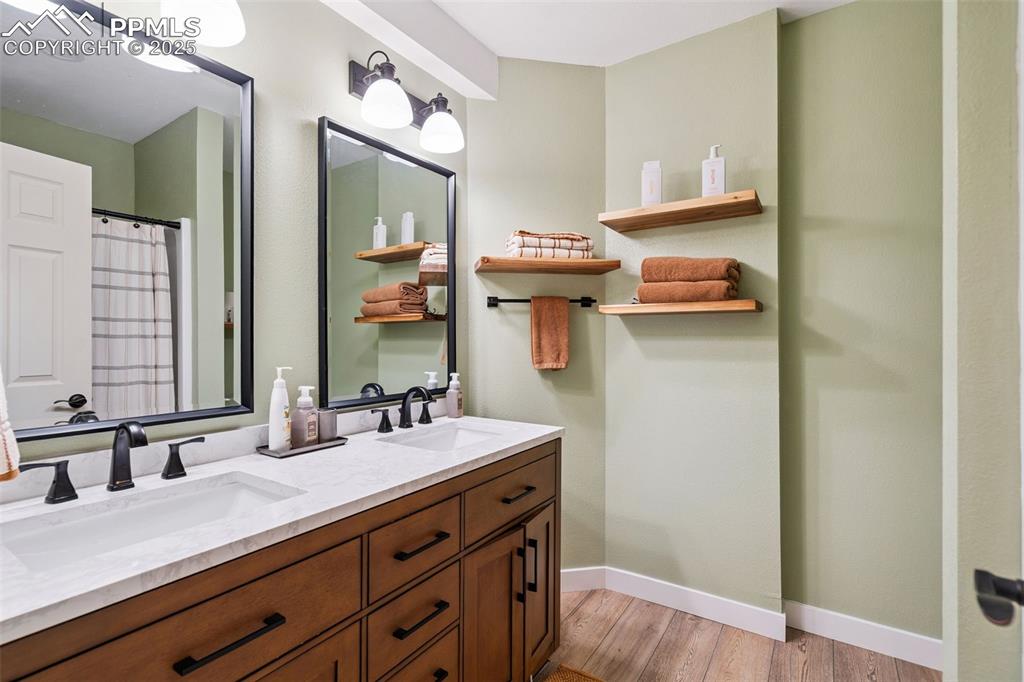 Image 43 of 49: Bathroom