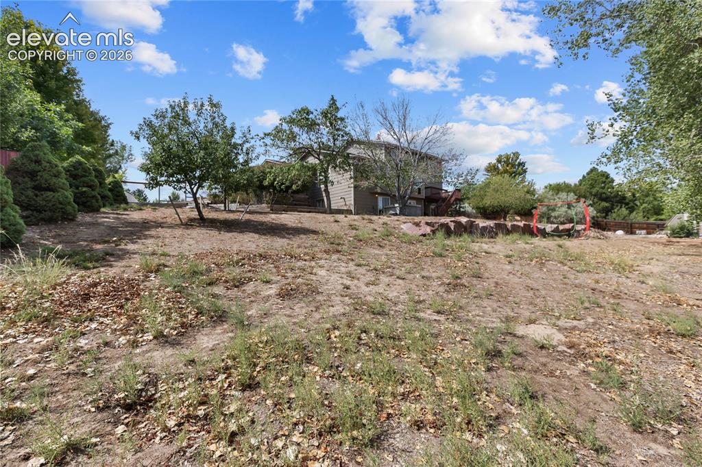 Image 10 of 48: Yard