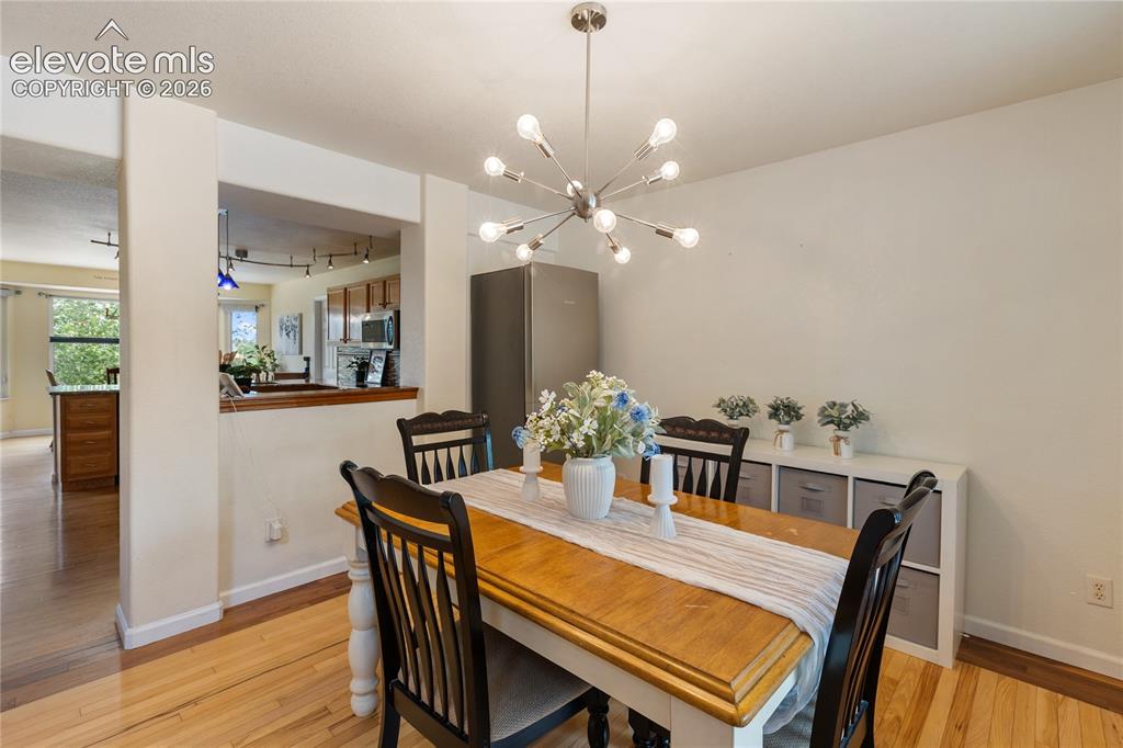 Image 18 of 48: Dining Area