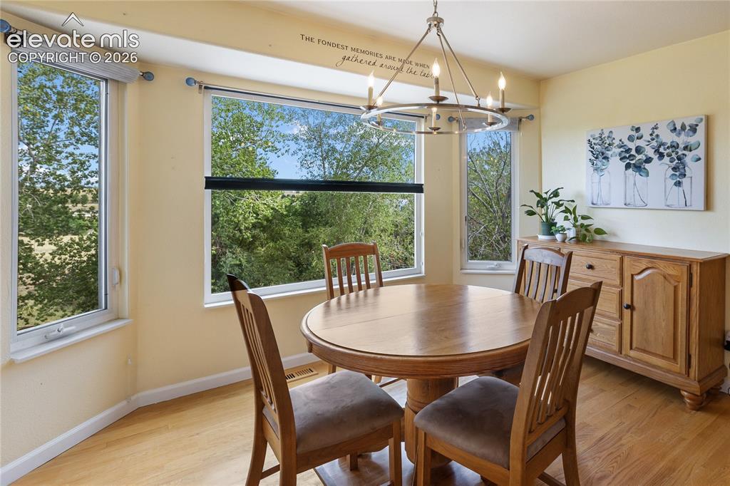 Image 20 of 48: Dining Area