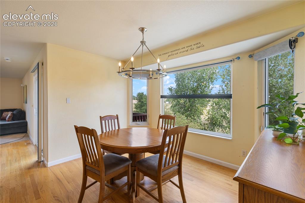 Image 25 of 48: Dining Area