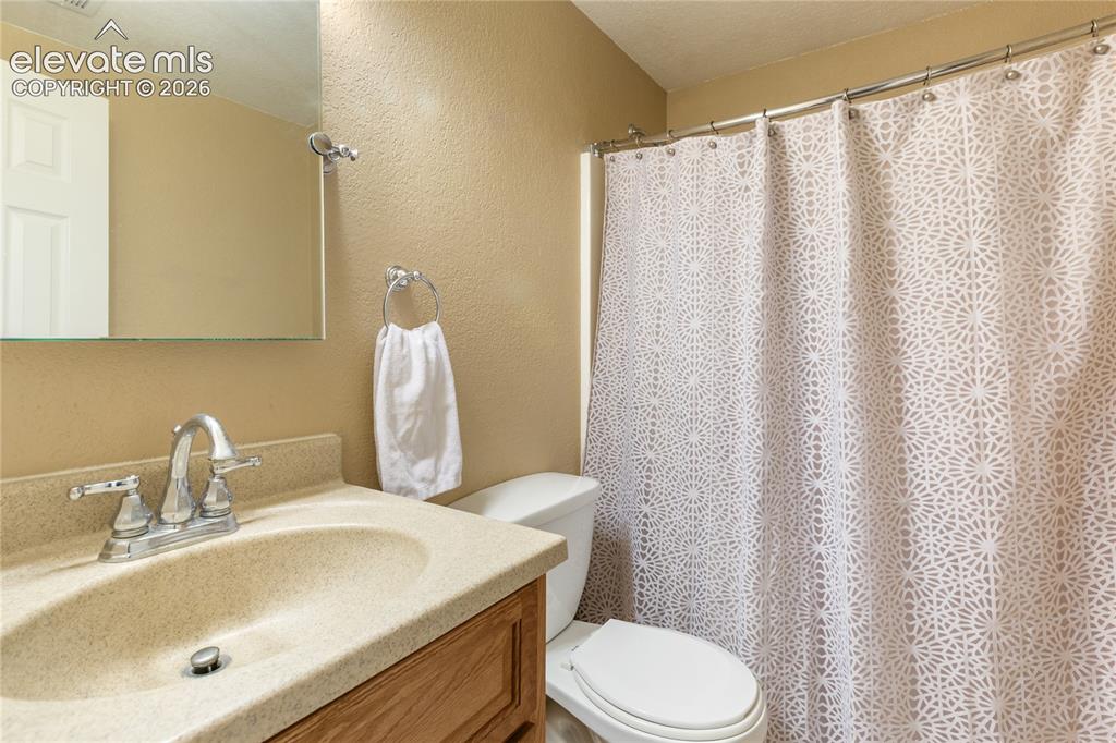 Image 42 of 48: Bathroom
