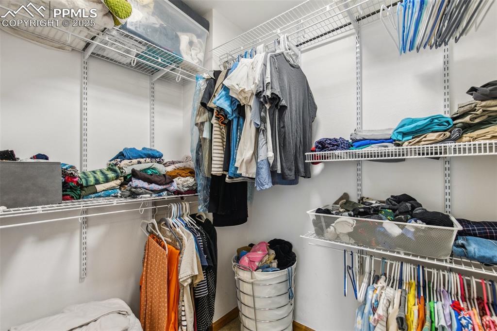 Image 16 of 31: Closet