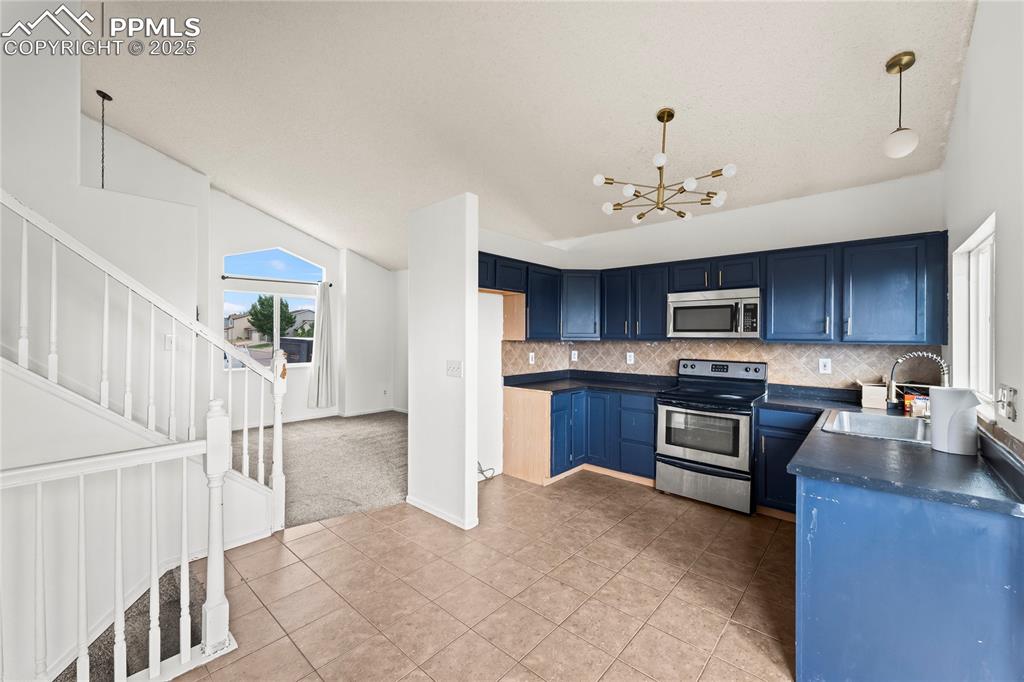 Image 4 of 22: Kitchen
