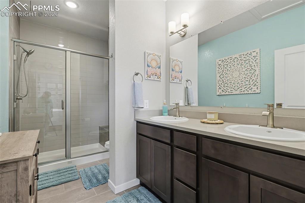 Image 19 of 35: Bathroom