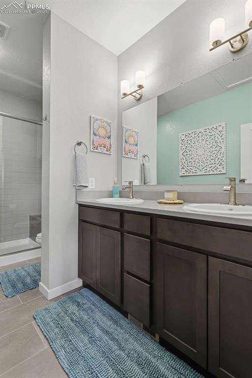 Image 20 of 35: Bathroom