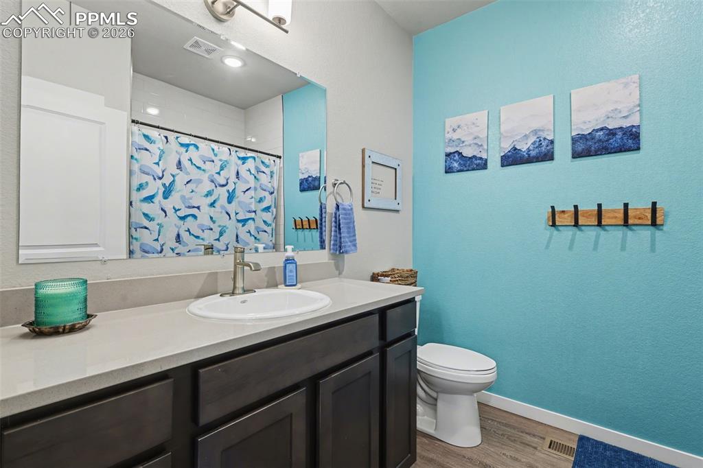 Image 31 of 35: Bathroom