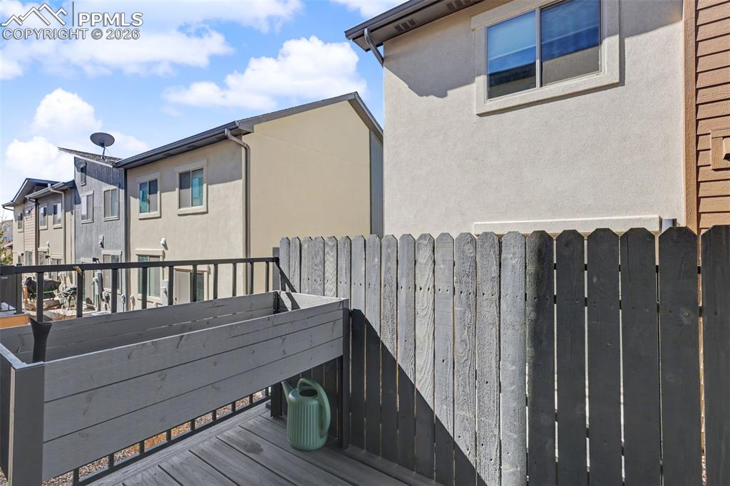 Image 34 of 35: Deck