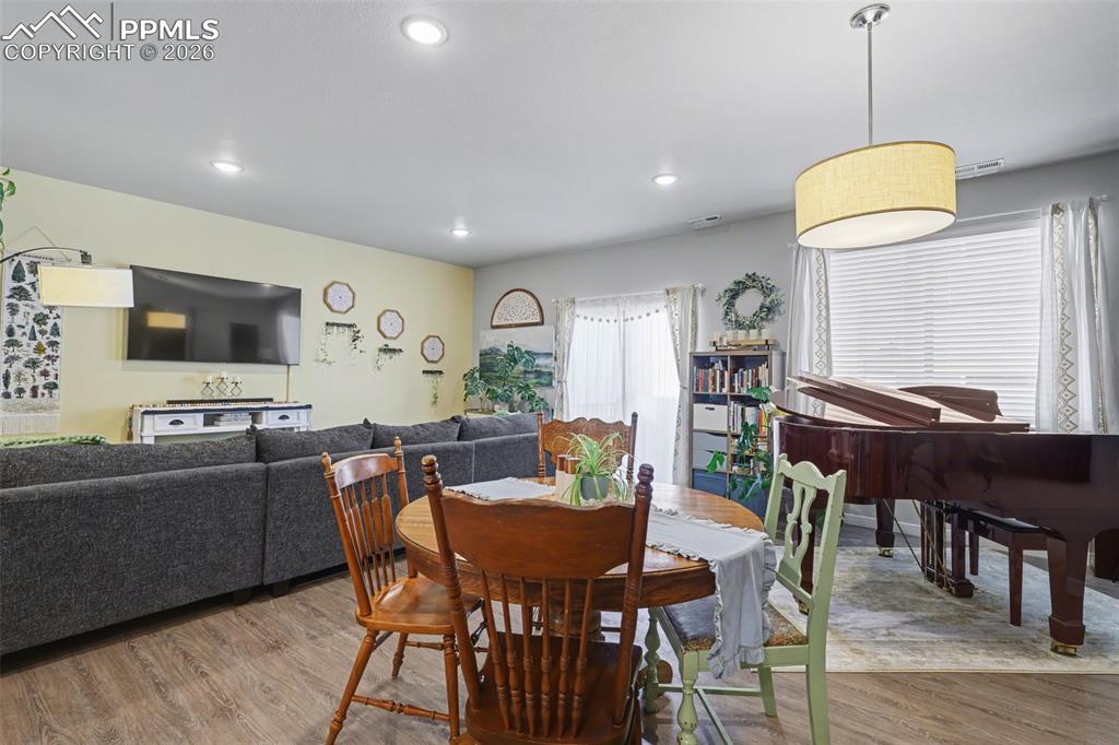 Image 9 of 35: Dining Area