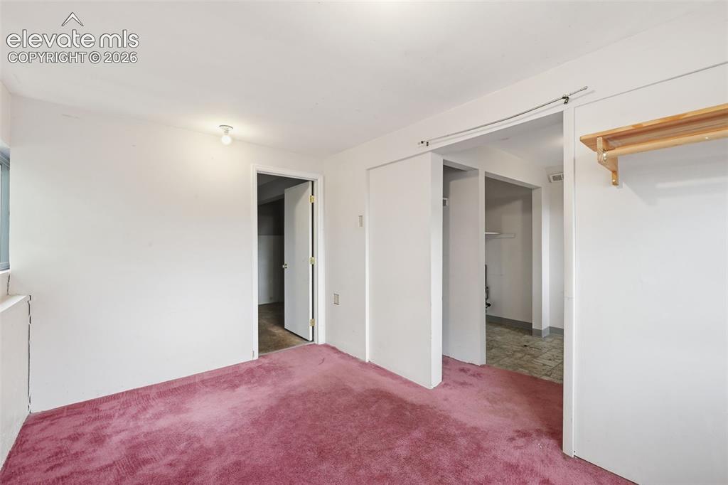 Image 10 of 20: Bedroom