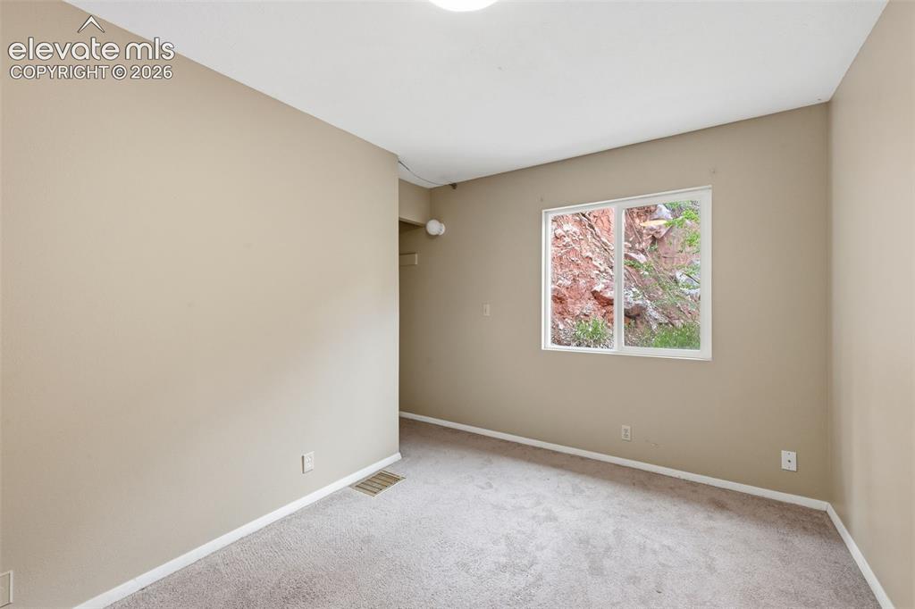 Image 14 of 20: Bedroom