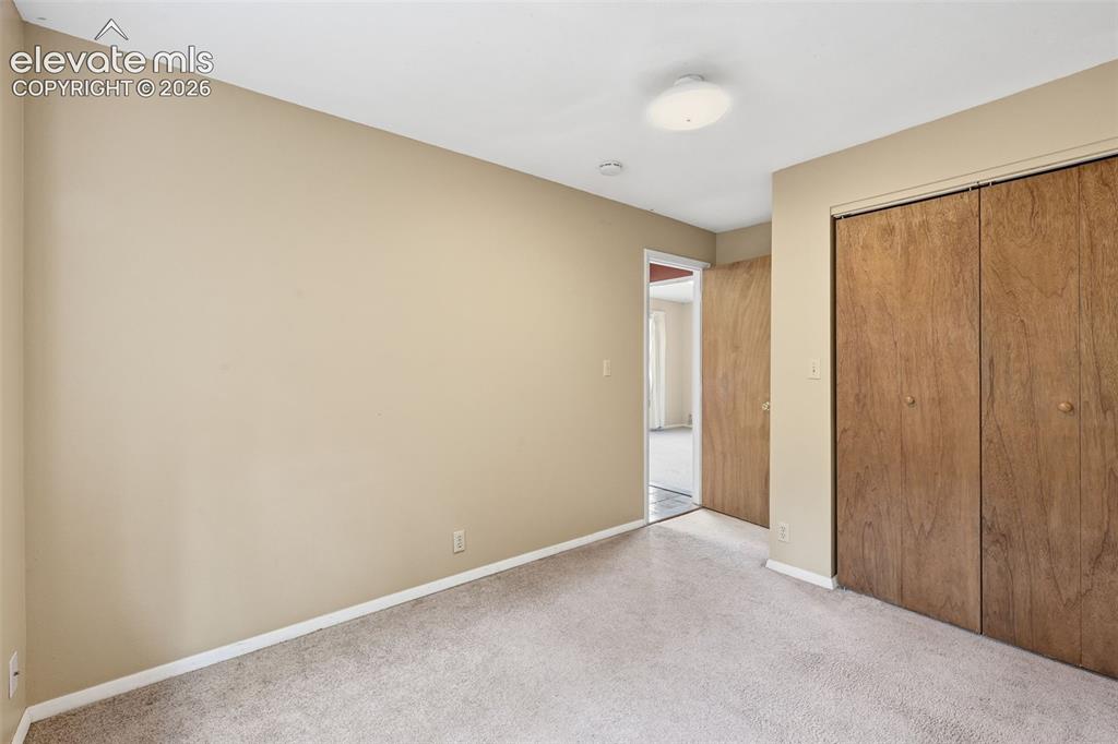 Image 15 of 20: Bedroom