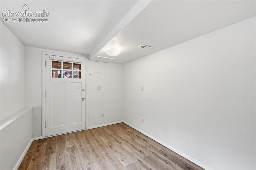 Image 16 of 20: Family Room