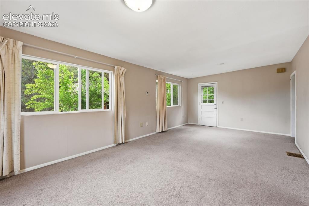Image 3 of 20: Living Room