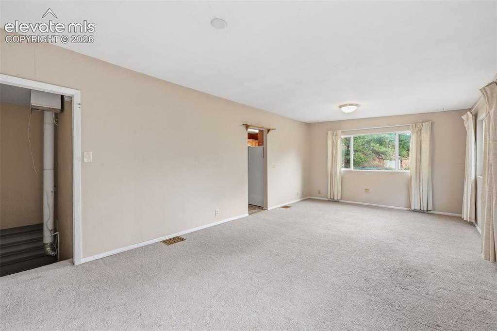 Image 5 of 20: Living Room