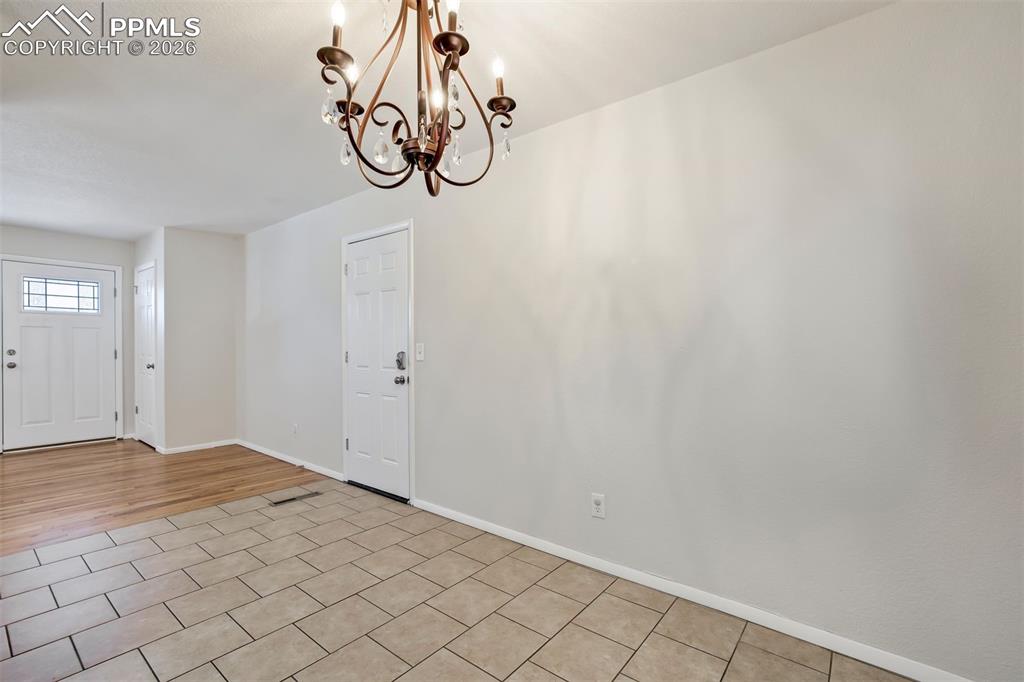 Image 10 of 50: Entry