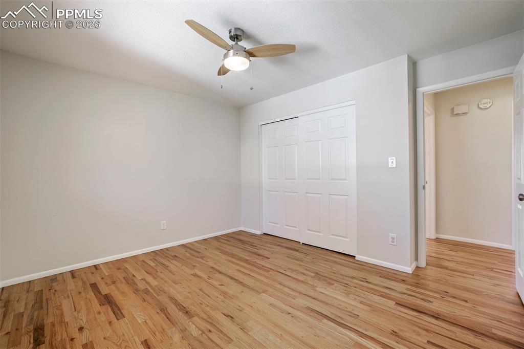 Image 17 of 50: Bedroom