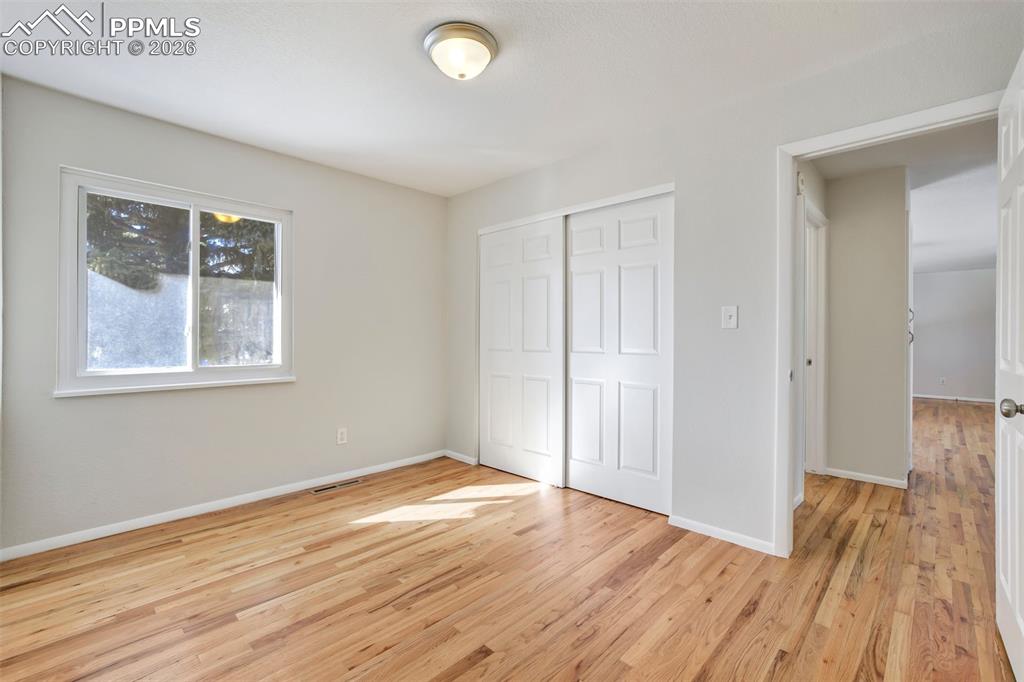 Image 20 of 50: Bedroom