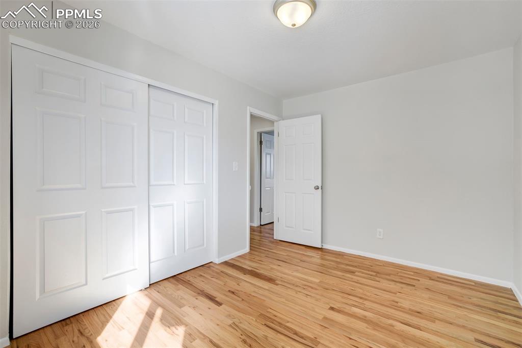 Image 22 of 50: Bedroom