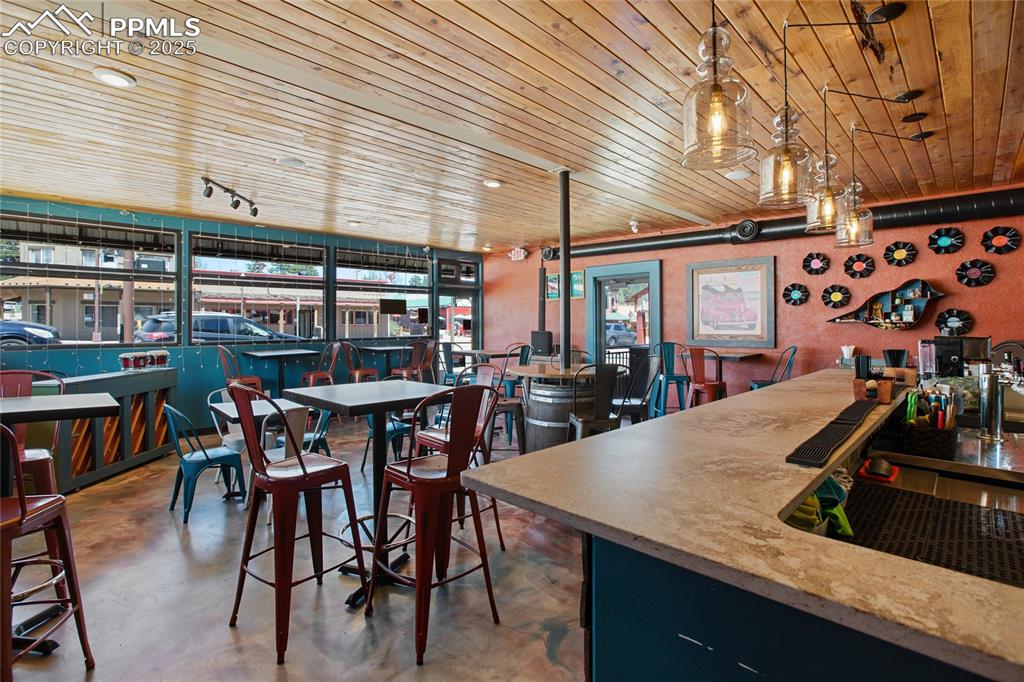 Image 20 of 48: Dining Area