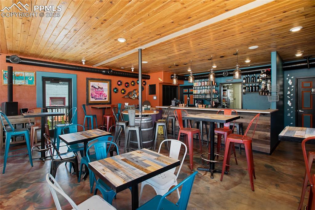 Image 29 of 48: Dining Area