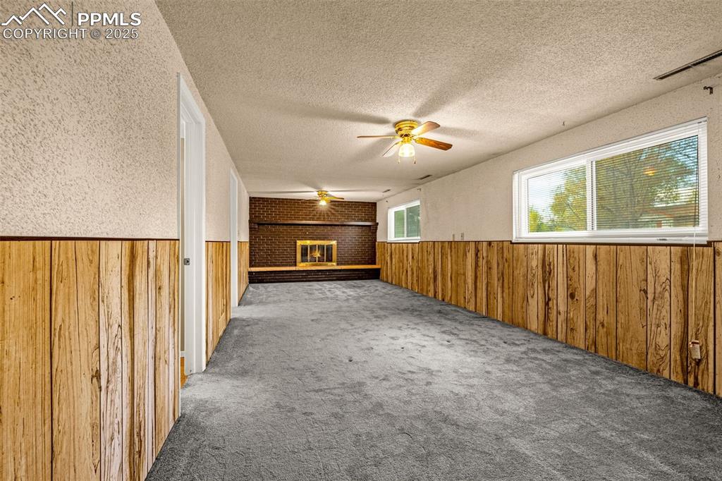 Image 10 of 14: Living Room