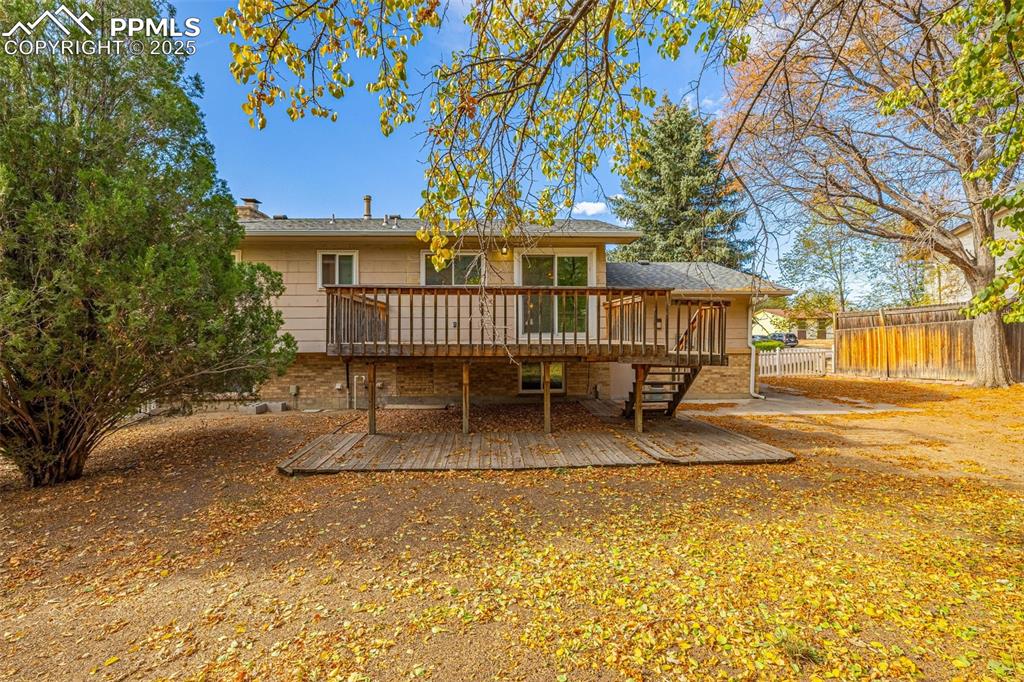 Image 13 of 14: Yard