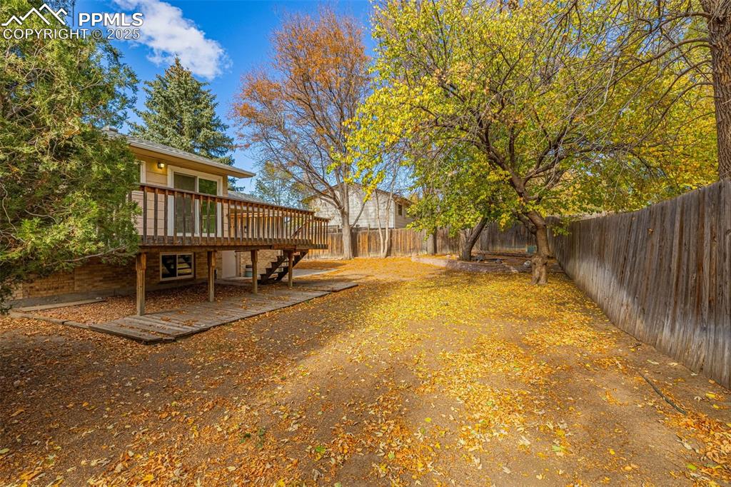 Image 14 of 14: Yard