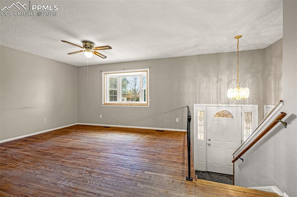 Image 5 of 14: Entry