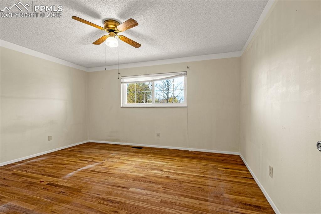 Image 7 of 14: Upstairs Bedroom