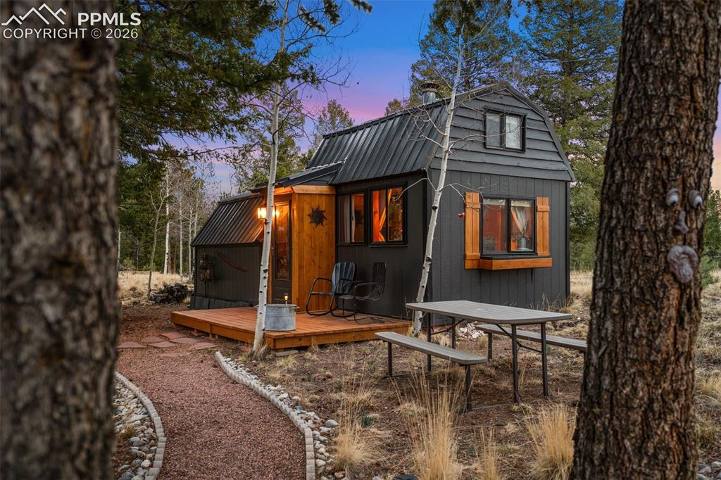 Image 3 of 34: Inviting guest quarters with private deck