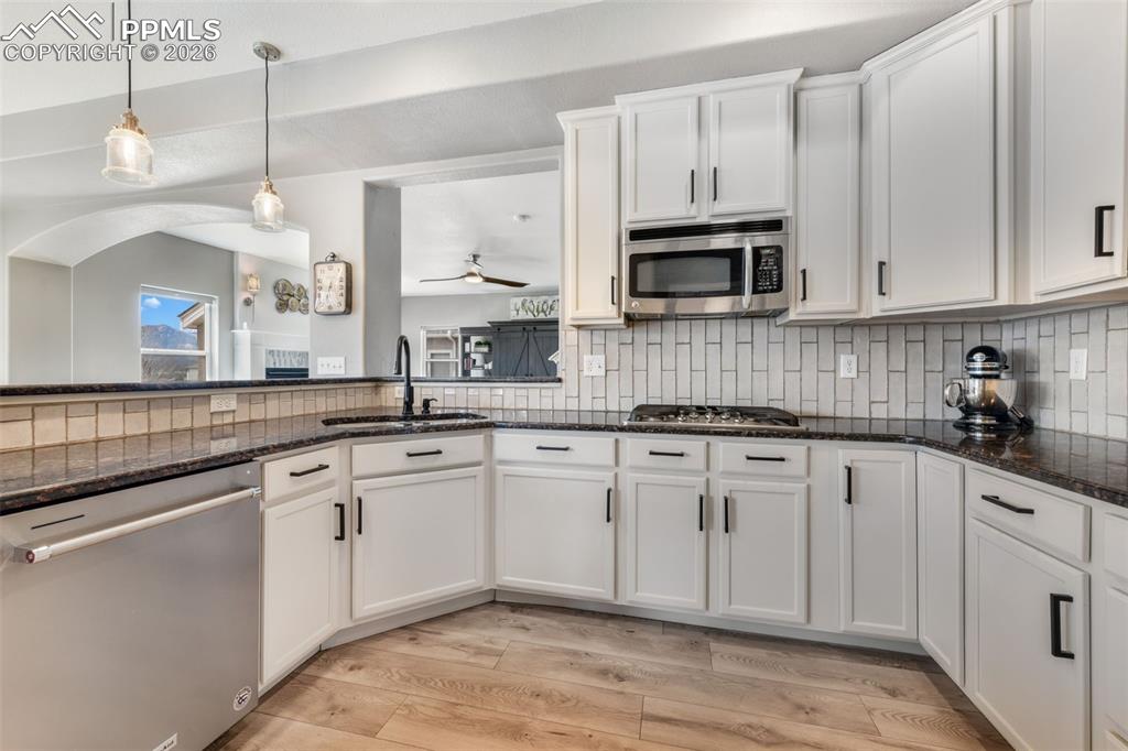 Image 10 of 50: Living Room