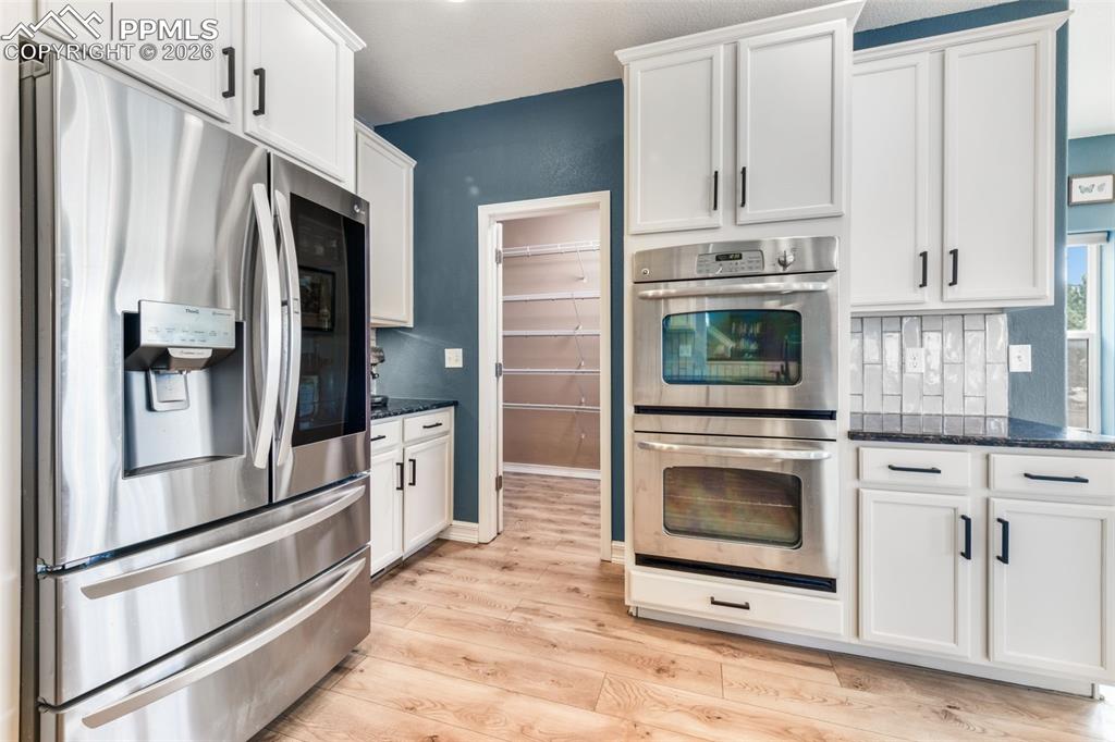 Image 11 of 50: Living Room