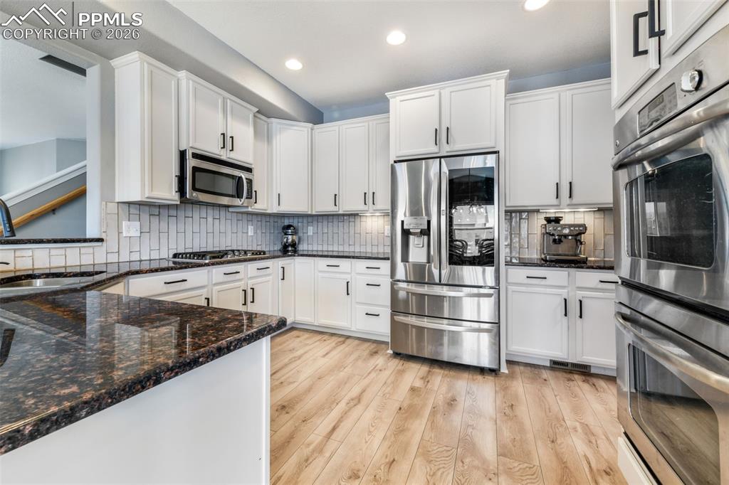 Image 12 of 50: Living Room