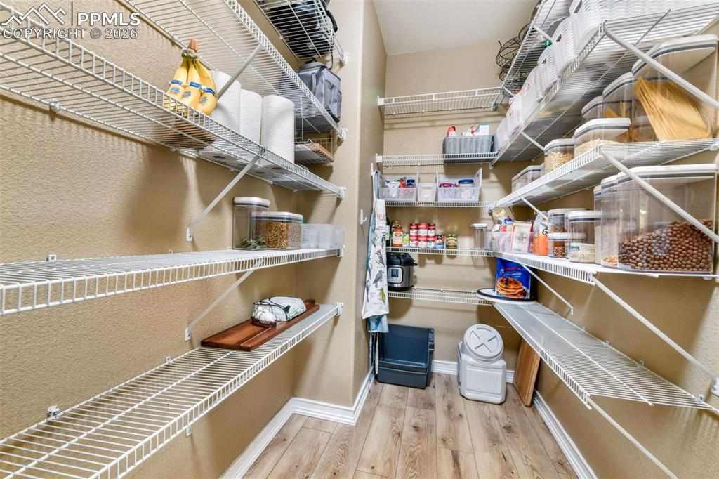 Image 13 of 50: Kitchen