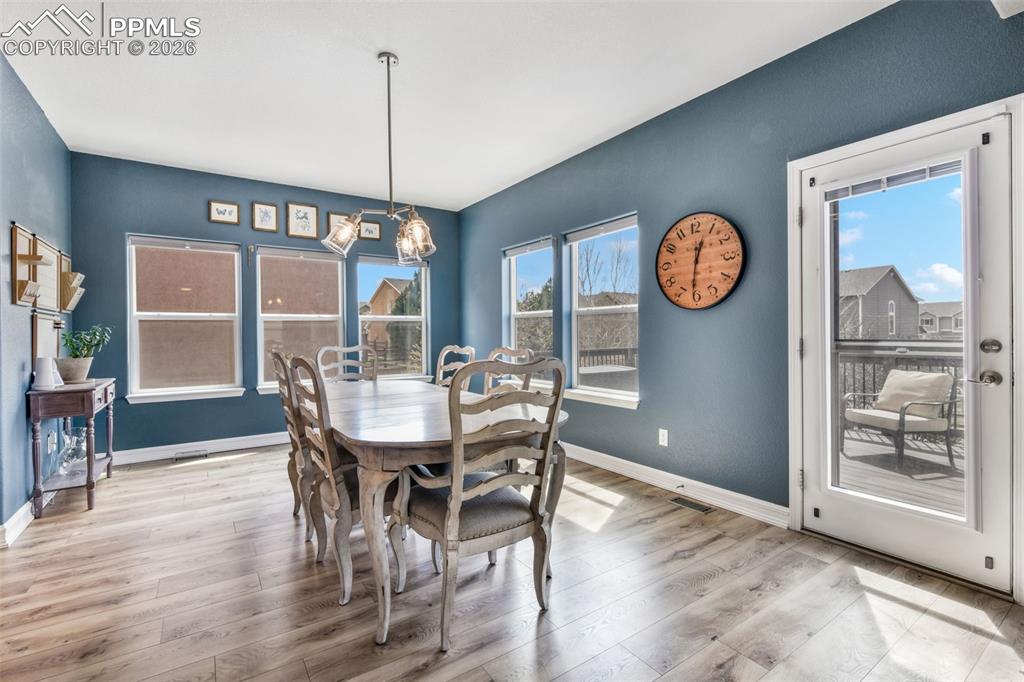 Image 14 of 50: Kitchen