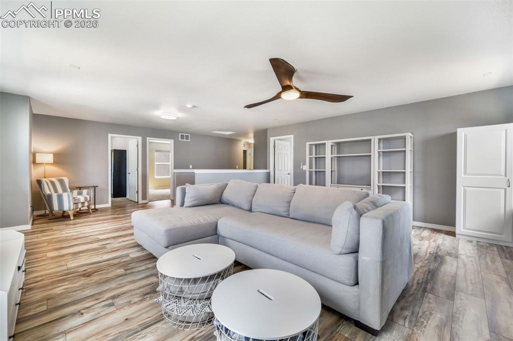 Image 17 of 50: Dining Area