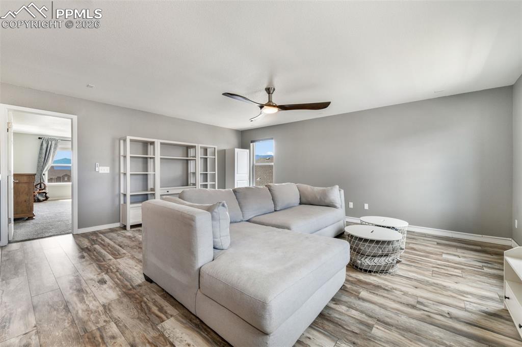 Image 18 of 50: Dining Area