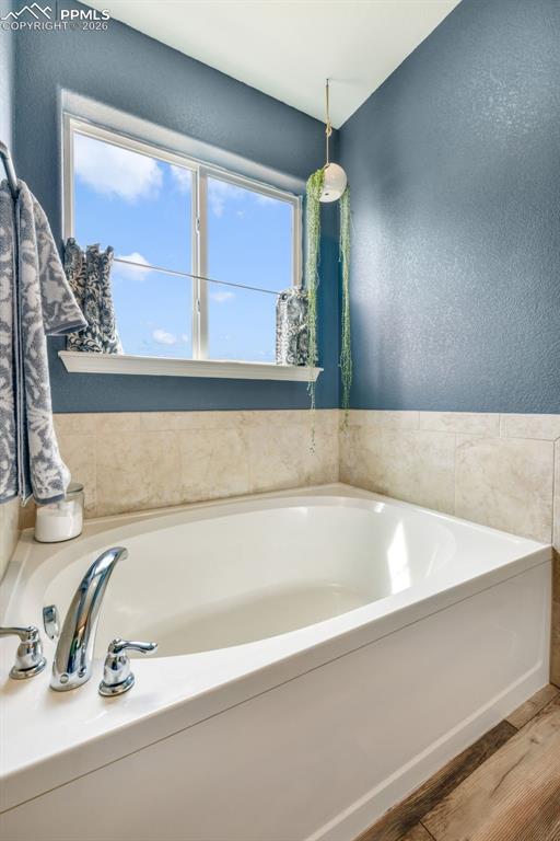 Image 23 of 50: Bedroom