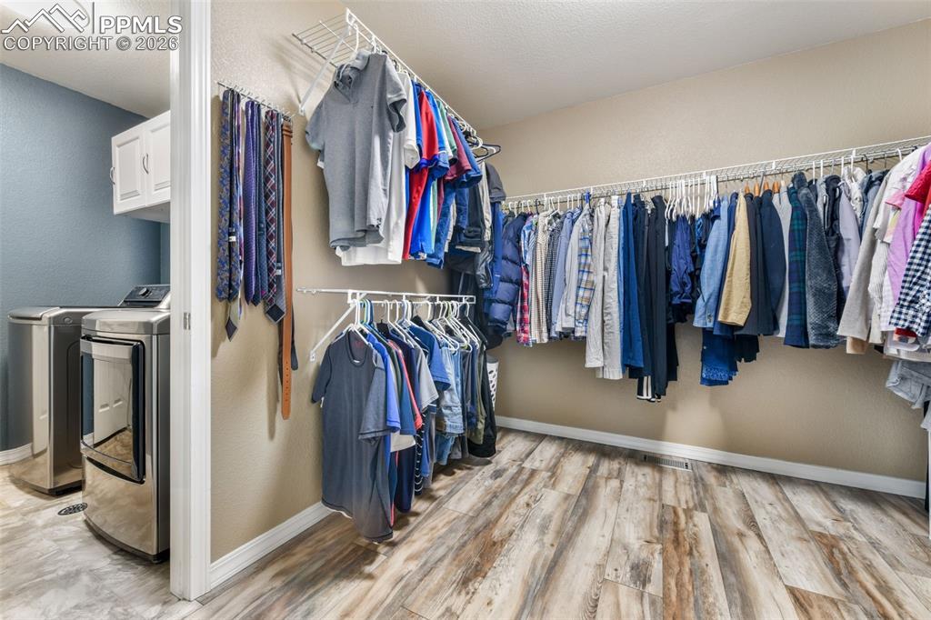 Image 24 of 50: Bedroom