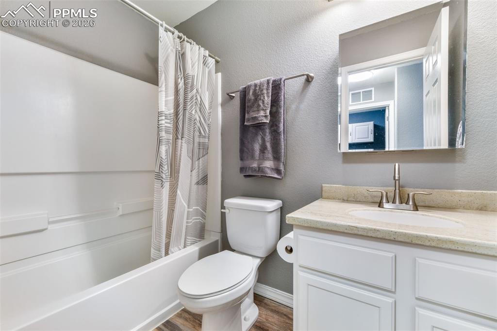 Image 28 of 50: Laundry