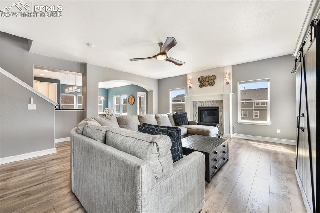 Image 7 of 50: Entry