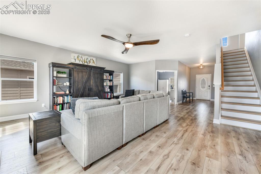 Image 9 of 50: Living Room