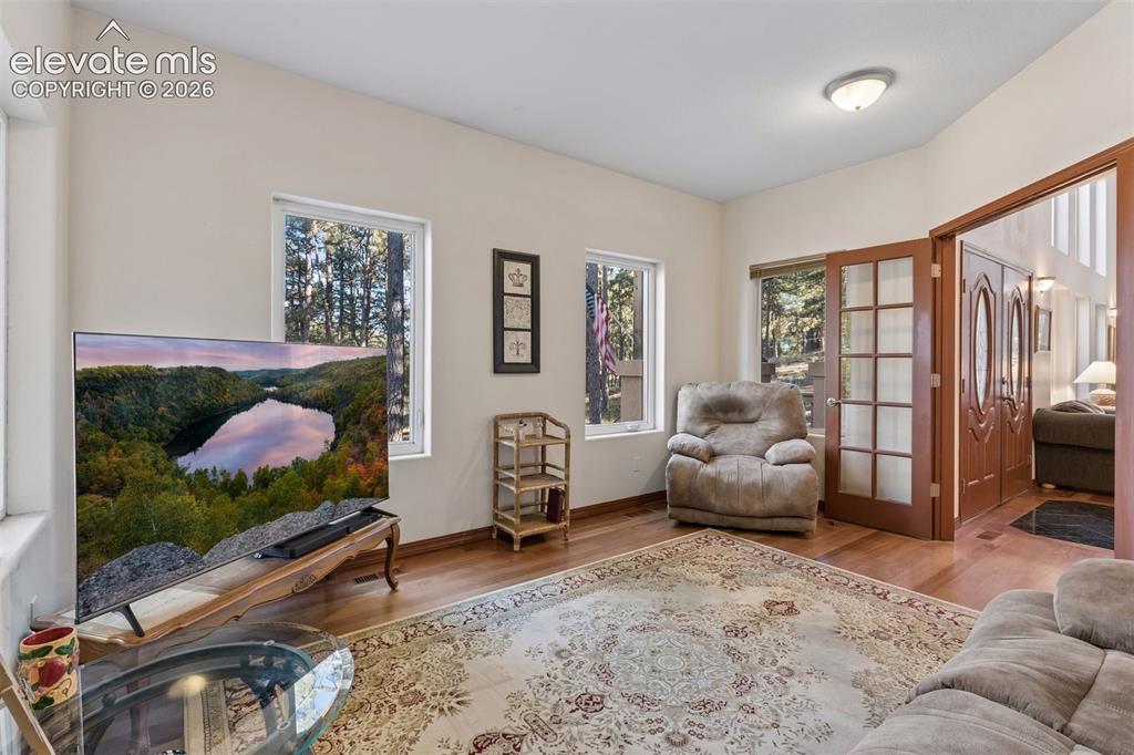 Image 16 of 45: Living Room