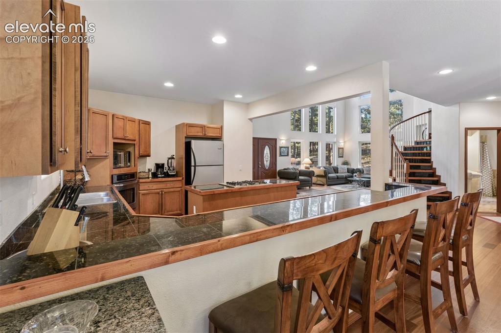 Image 17 of 45: Kitchen