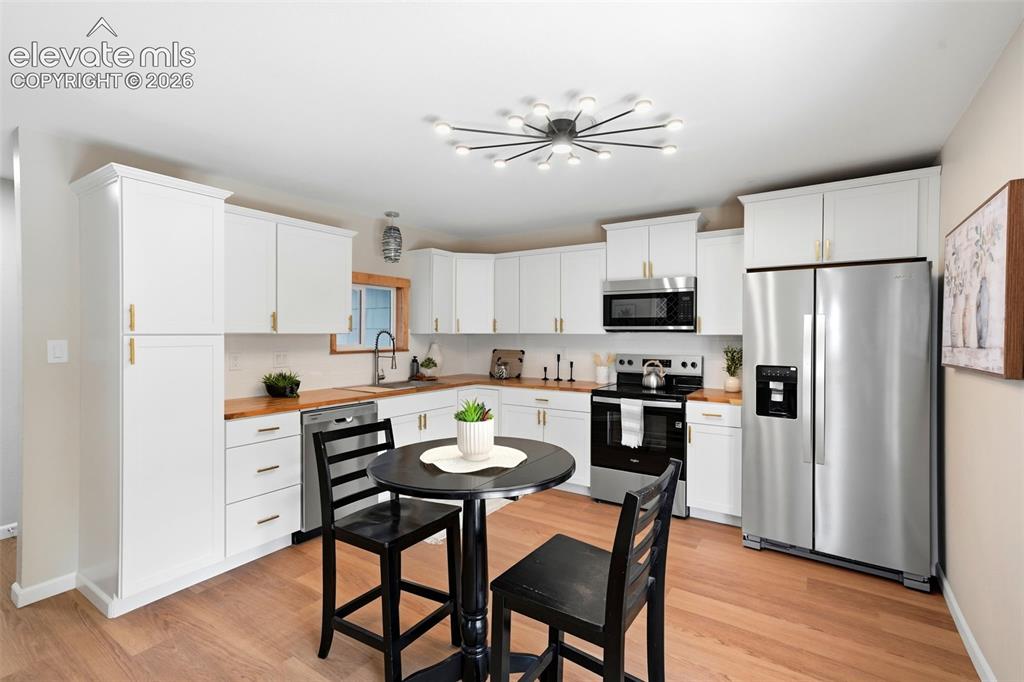 Image 12 of 34: Kitchen